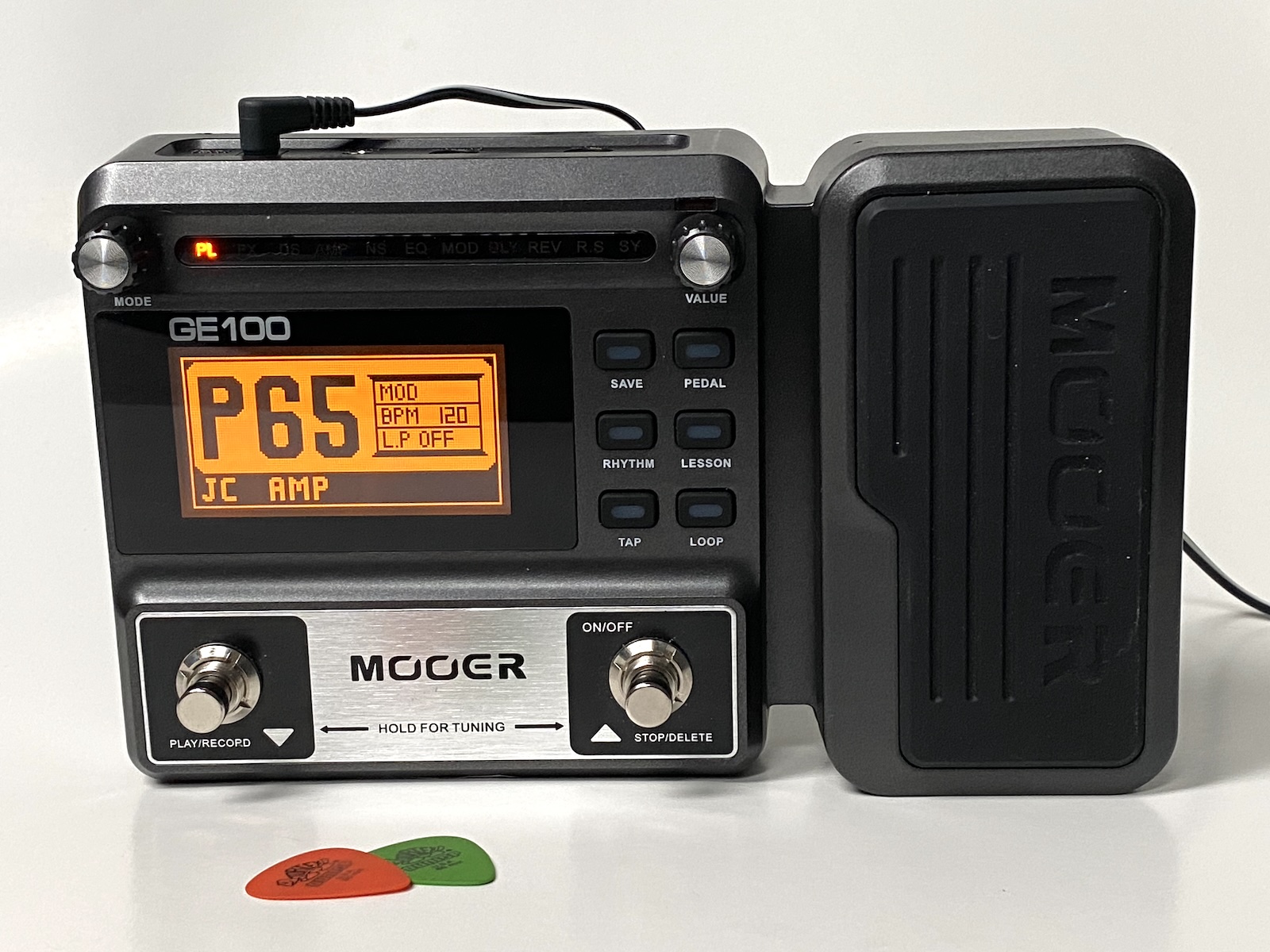 A Mooer GE-100 multi-effects pedal.